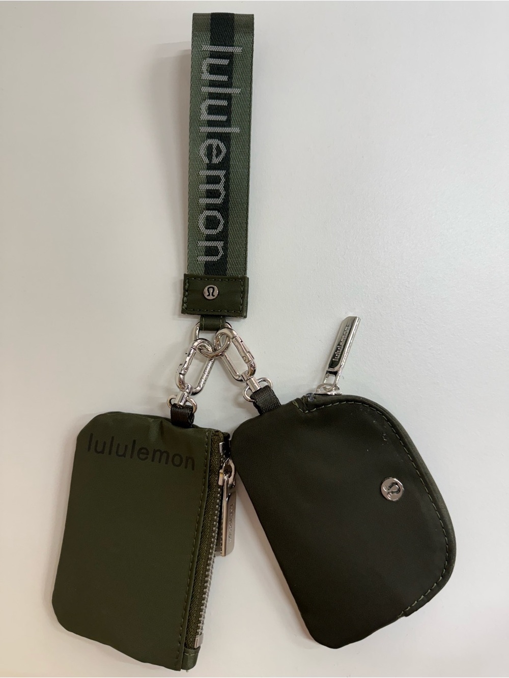 Lululemon Olive Green Wristlet Pouch
((Brand new without tag))